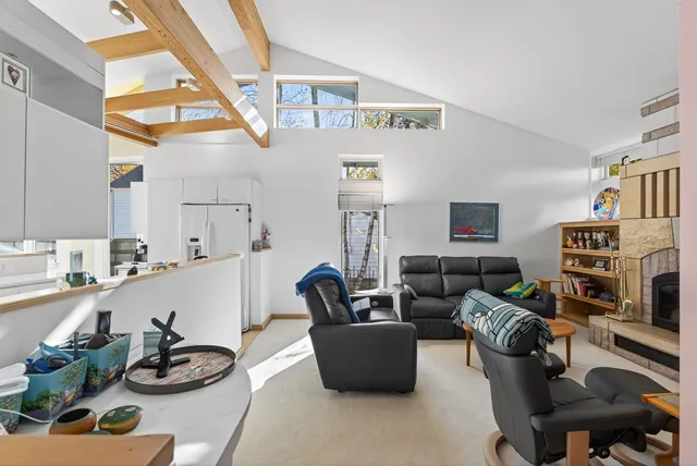 $950,000 | 555 Montcalm Place, St. Paul, MN 55116