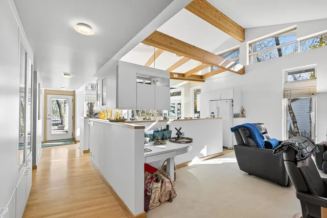 $950,000 | 555 Montcalm Place, St. Paul, MN 55116