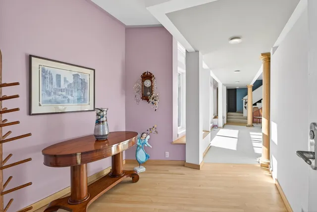 $950,000 | 555 Montcalm Place, St. Paul, MN 55116