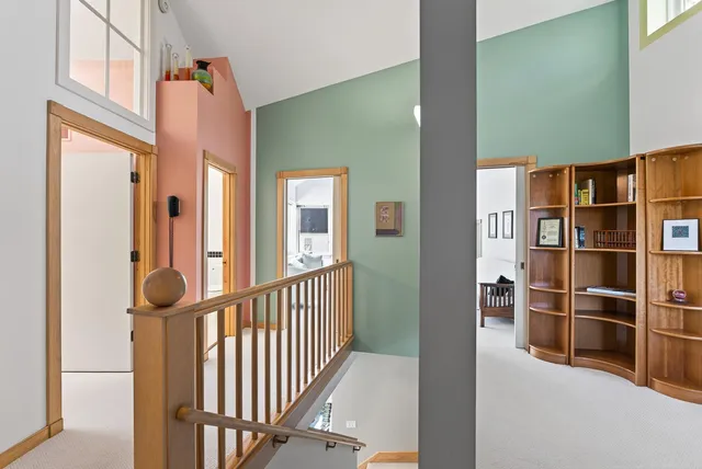 $950,000 | 555 Montcalm Place, St. Paul, MN 55116