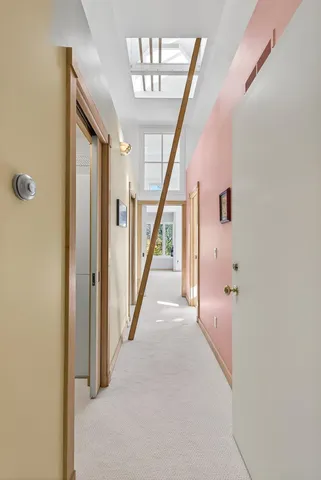 $950,000 | 555 Montcalm Place, St. Paul, MN 55116