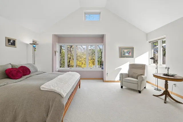 $950,000 | 555 Montcalm Place, St. Paul, MN 55116