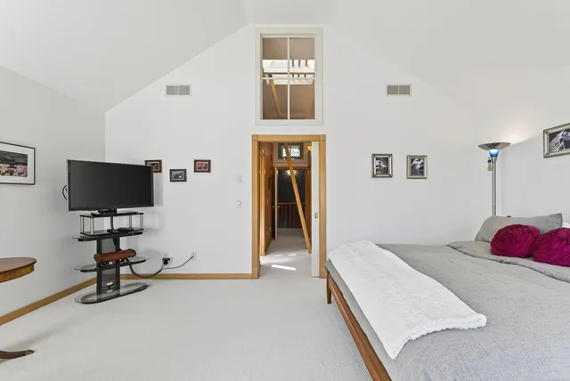 $950,000 | 555 Montcalm Place, St. Paul, MN 55116