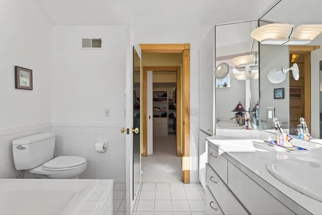 $950,000 | 555 Montcalm Place, St. Paul, MN 55116