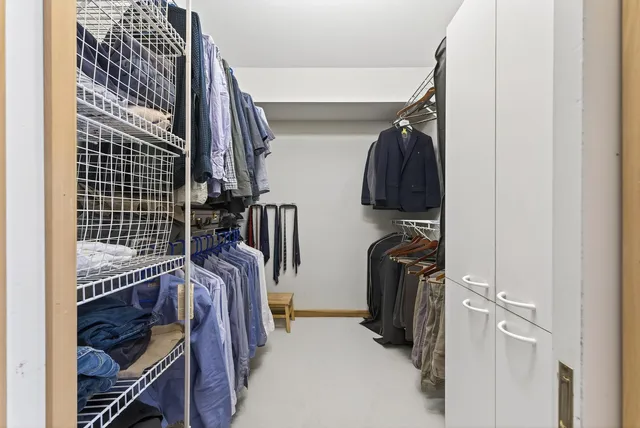 $950,000 | 555 Montcalm Place, St. Paul, MN 55116