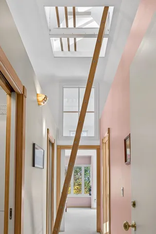 $950,000 | 555 Montcalm Place, St. Paul, MN 55116