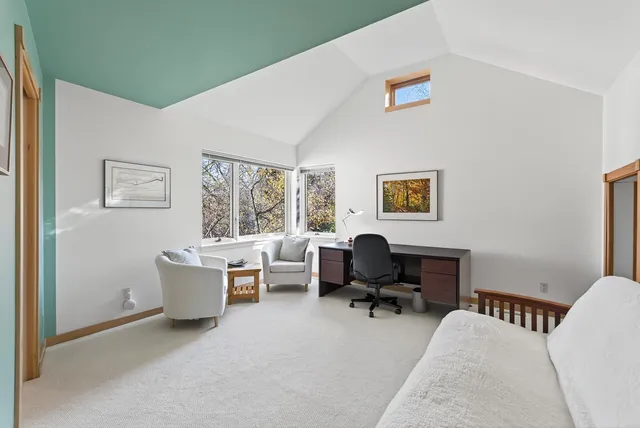 $950,000 | 555 Montcalm Place, St. Paul, MN 55116