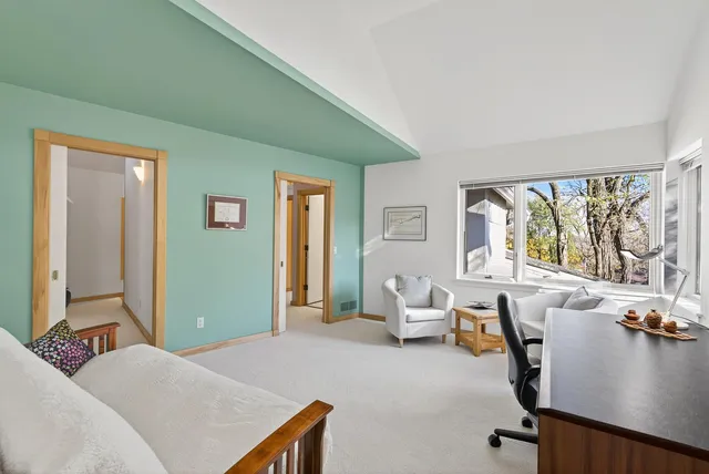 $950,000 | 555 Montcalm Place, St. Paul, MN 55116