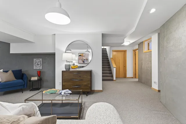 $950,000 | 555 Montcalm Place, St. Paul, MN 55116