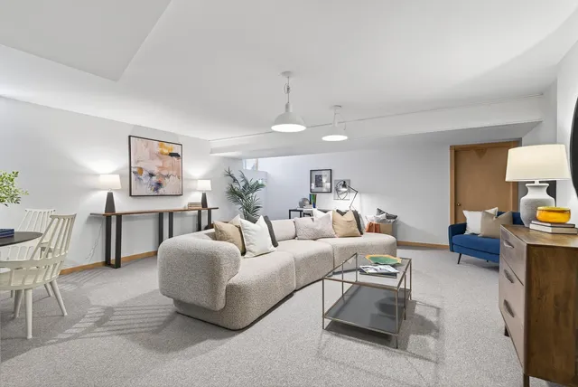 $950,000 | 555 Montcalm Place, St. Paul, MN 55116