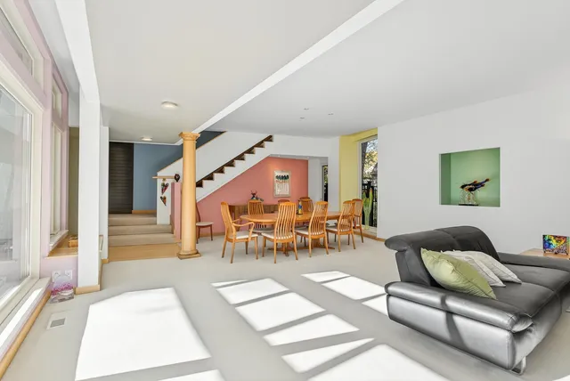 $950,000 | 555 Montcalm Place, St. Paul, MN 55116