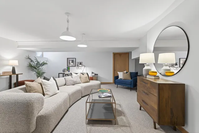 $950,000 | 555 Montcalm Place, St. Paul, MN 55116