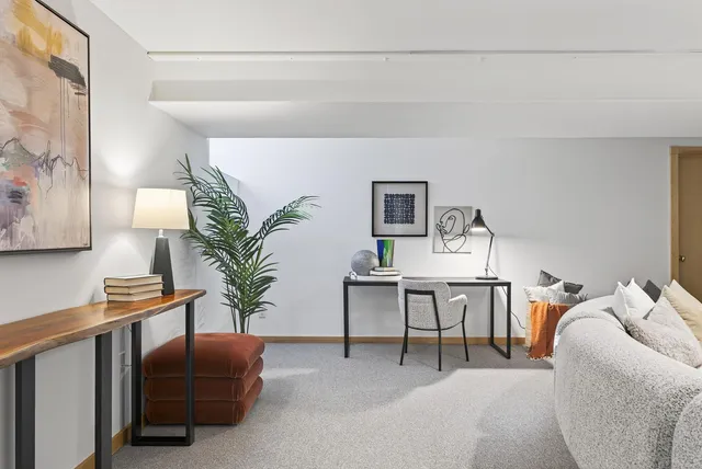 $950,000 | 555 Montcalm Place, St. Paul, MN 55116