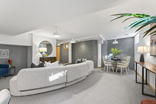 $950,000 | 555 Montcalm Place, St. Paul, MN 55116