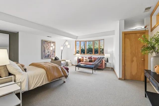 $950,000 | 555 Montcalm Place, St. Paul, MN 55116