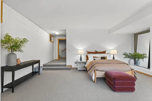 $950,000 | 555 Montcalm Place, St. Paul, MN 55116