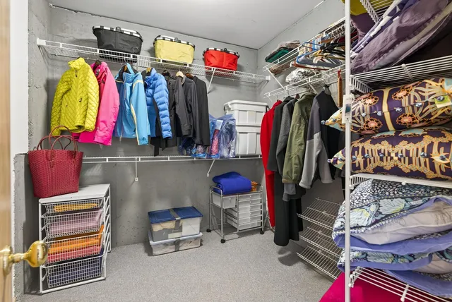 $950,000 | 555 Montcalm Place, St. Paul, MN 55116