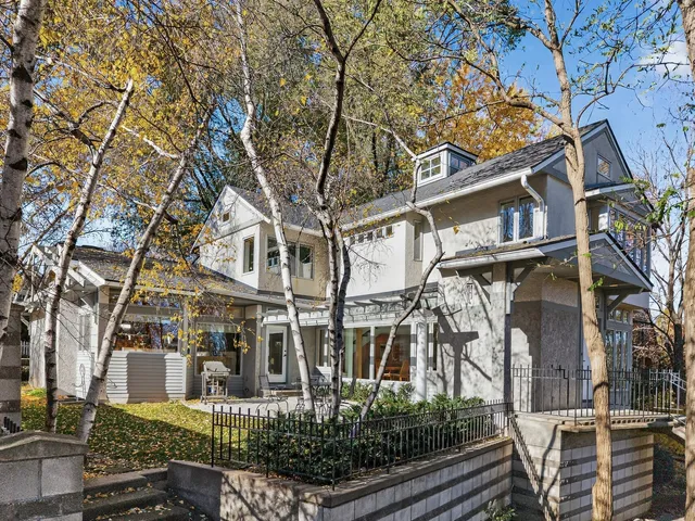 $950,000 | 555 Montcalm Place, St. Paul, MN 55116