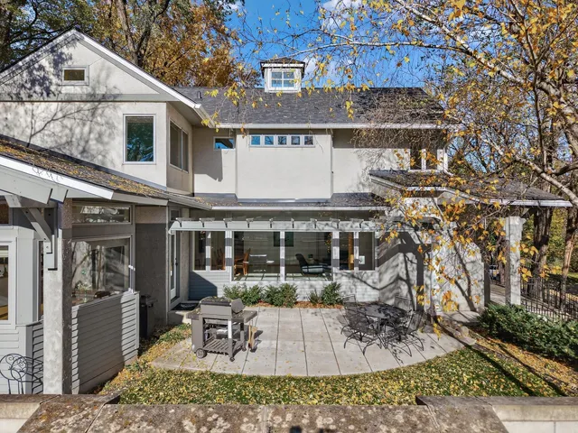 $950,000 | 555 Montcalm Place, St. Paul, MN 55116