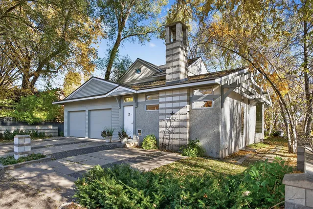 $950,000 | 555 Montcalm Place, St. Paul, MN 55116