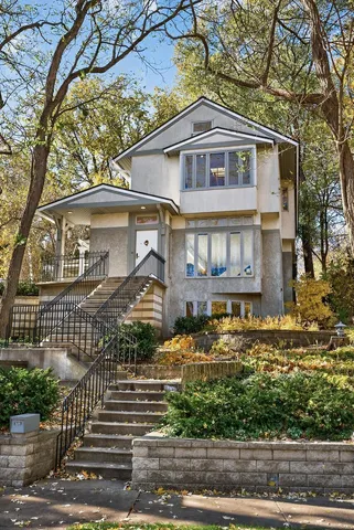 $950,000 | 555 Montcalm Place, St. Paul, MN 55116