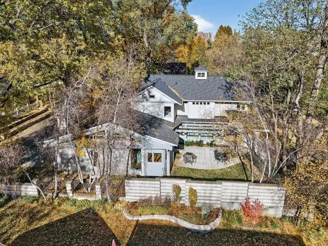 $950,000 | 555 Montcalm Place, St. Paul, MN 55116