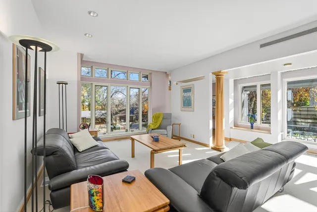 $950,000 | 555 Montcalm Place, St. Paul, MN 55116