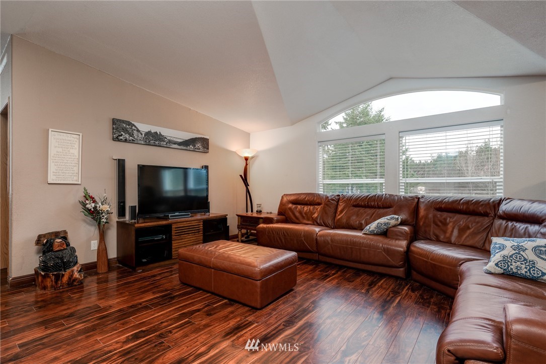 324 West Henni Road Oak Harbor, WA 98277 - Photo 8 of 34 Gallery Image 8