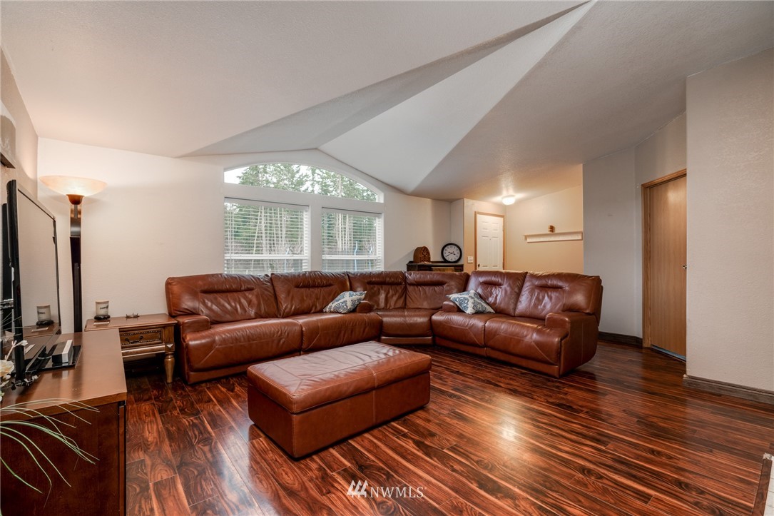 324 West Henni Road Oak Harbor, WA 98277 - Photo 9 of 34 Gallery Image 9