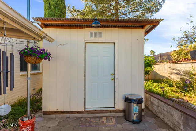 a view of a car park in front of house