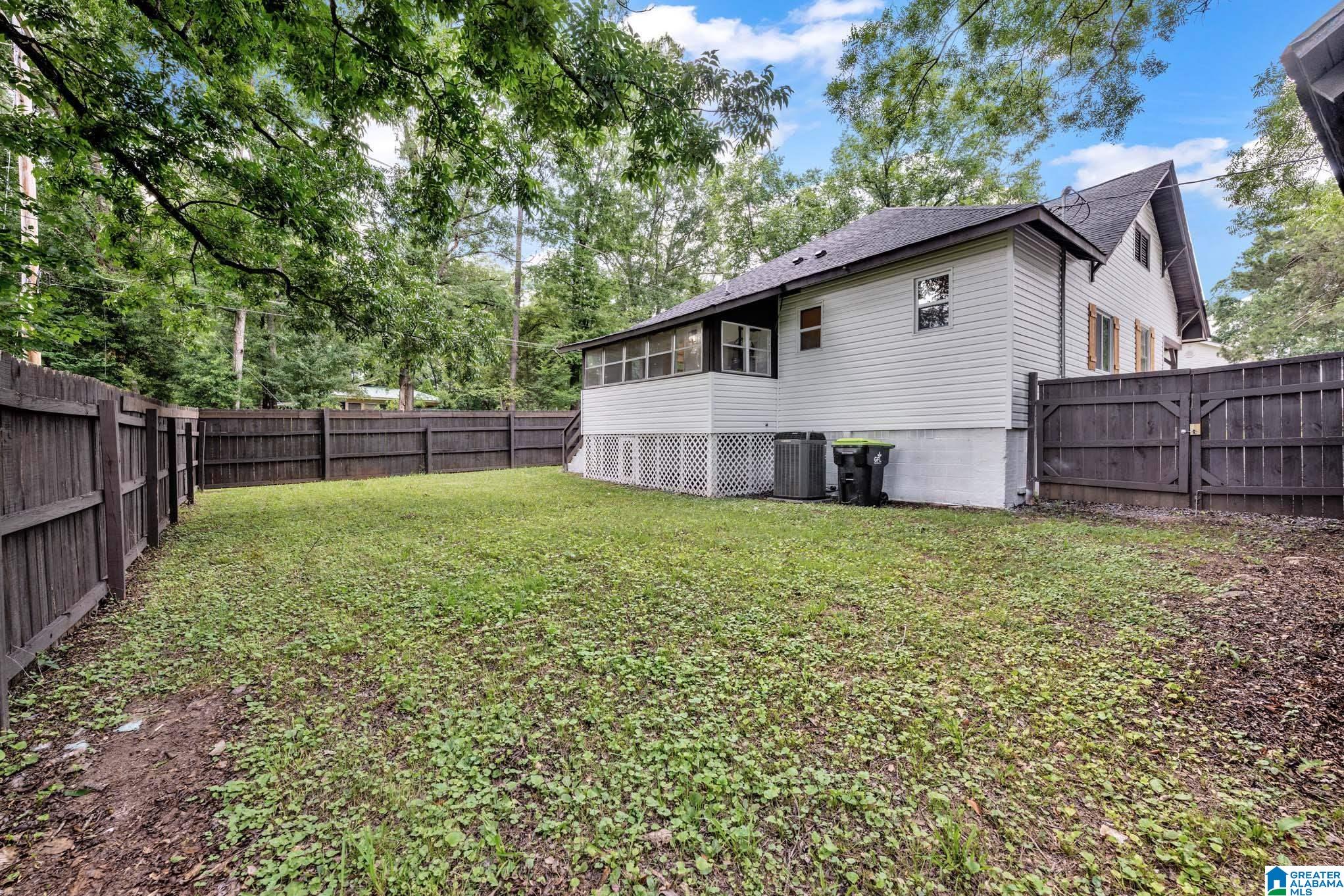 210 East Spring Street Sylacauga, AL 35150 - Photo 6 of 35