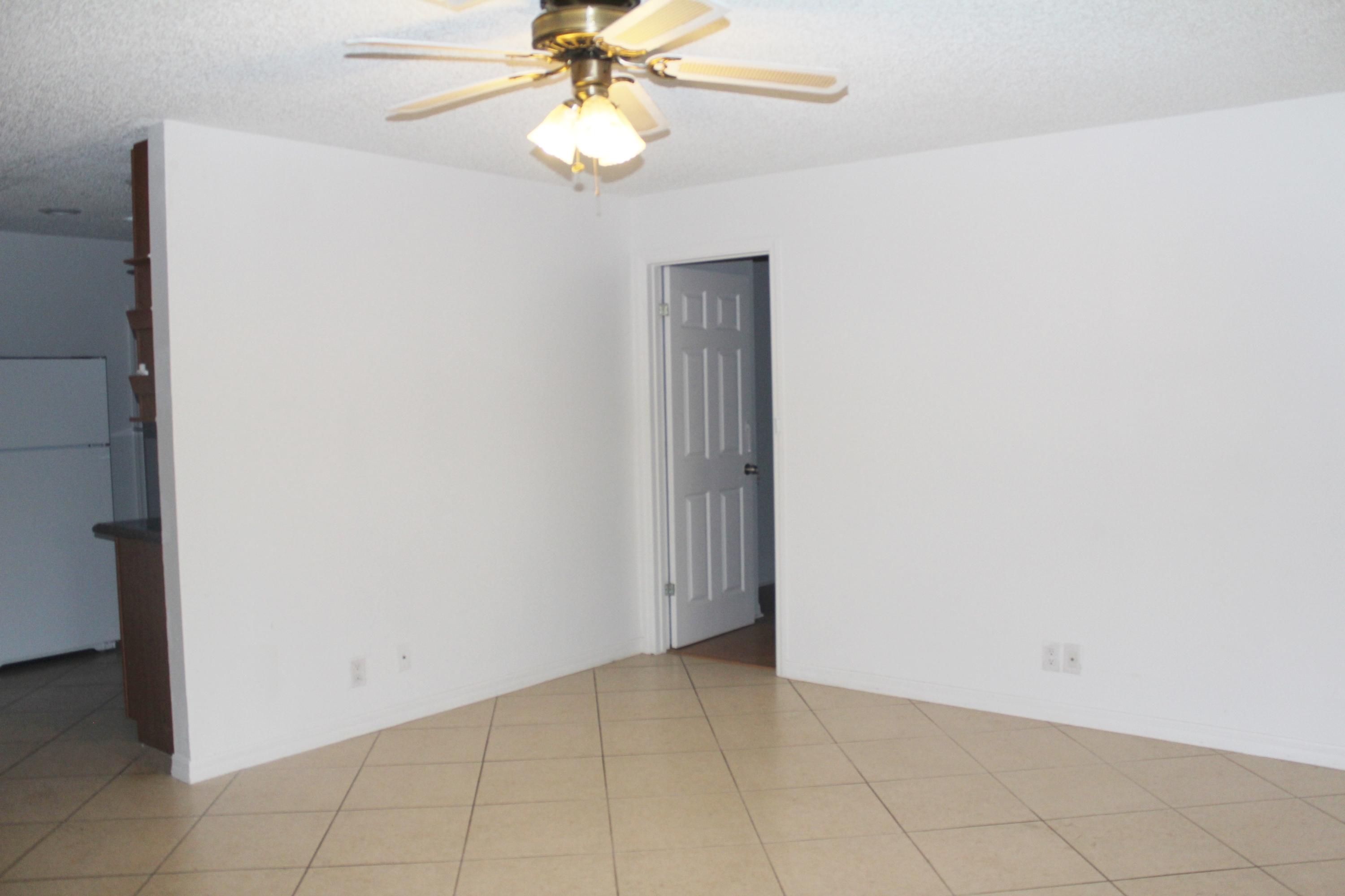 9725 Southwest 2nd Street Boca Raton, FL 33428 - Photo 4 of 10 Living Room