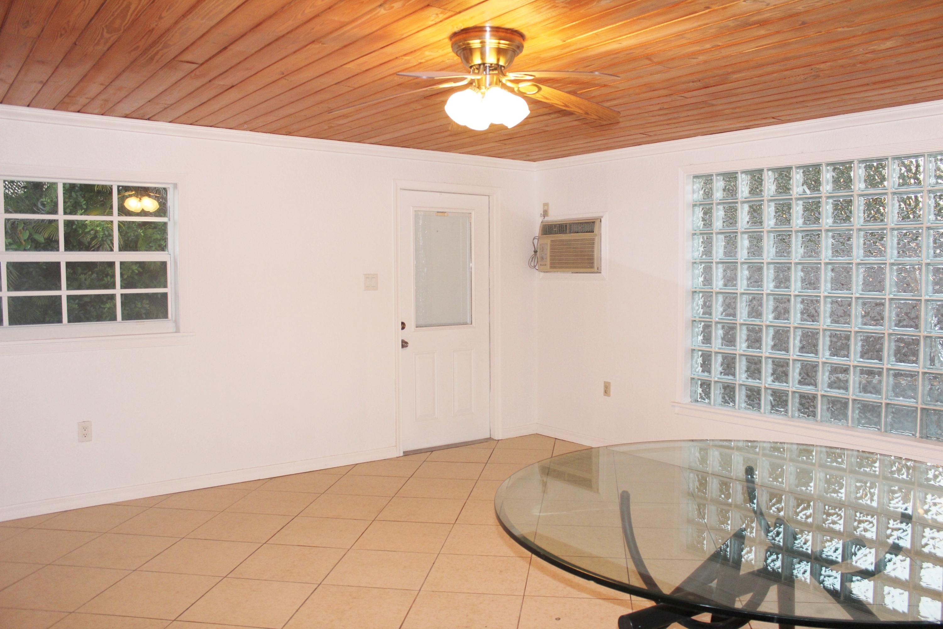 9725 Southwest 2nd Street Boca Raton, FL 33428 - Photo 5 of 10 Family Room