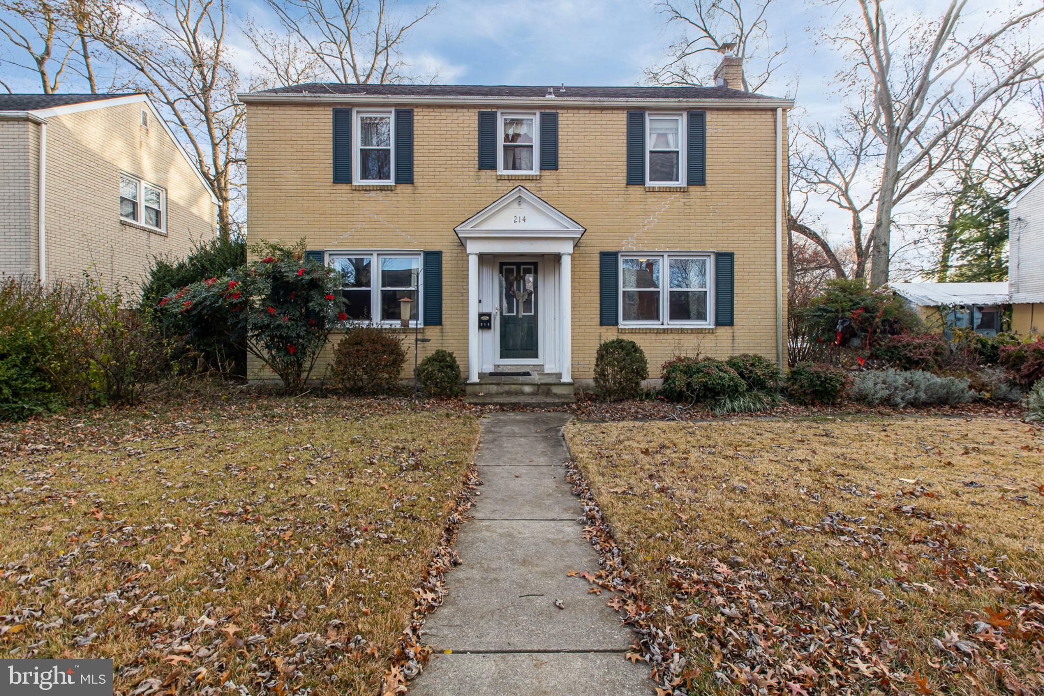 Charming Colonial home, over 2,000 SQ ft