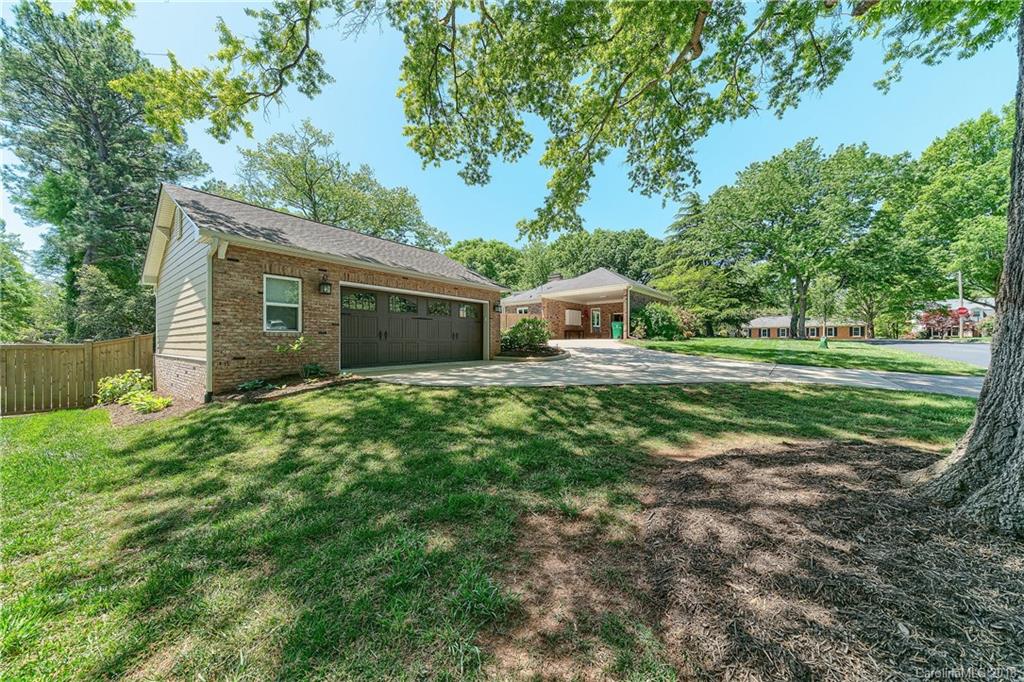 801 Lansdowne Road, Unit 4 Charlotte, NC 28270 - Photo 27 of 35 Gallery Image 27