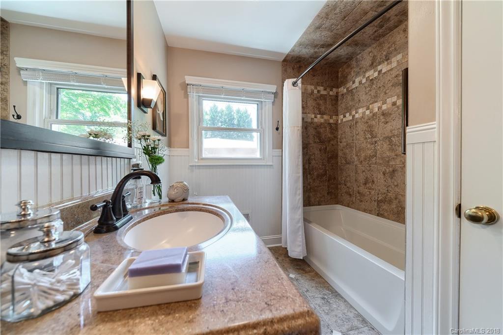 801 Lansdowne Road, Unit 4 Charlotte, NC 28270 - Photo 10 of 35 Gallery Image 10