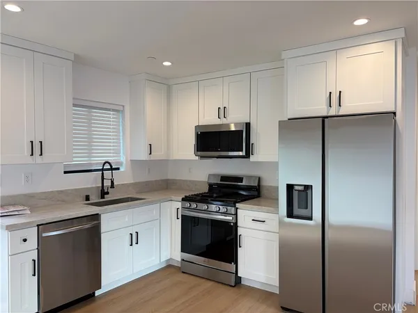 $2,600 | 19212 Calvert Street, Tarzana, CA 91335