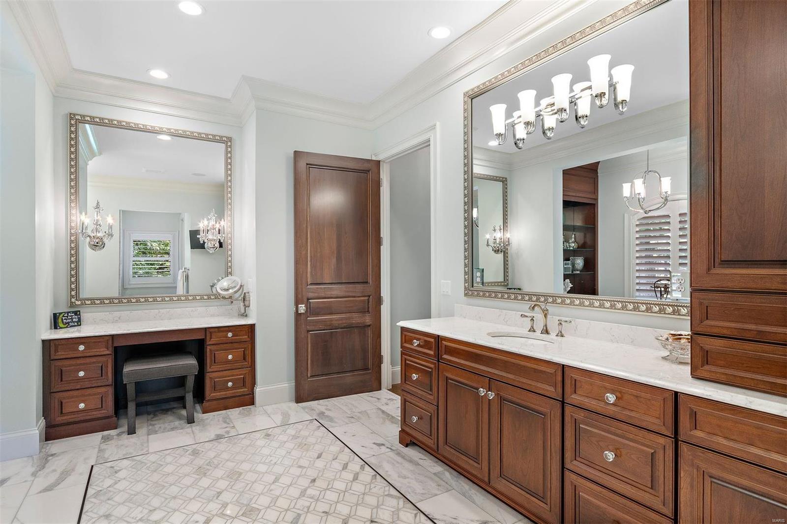 129 Chippenham Lane Chesterfield, MO 63005 - Photo 18 of 50