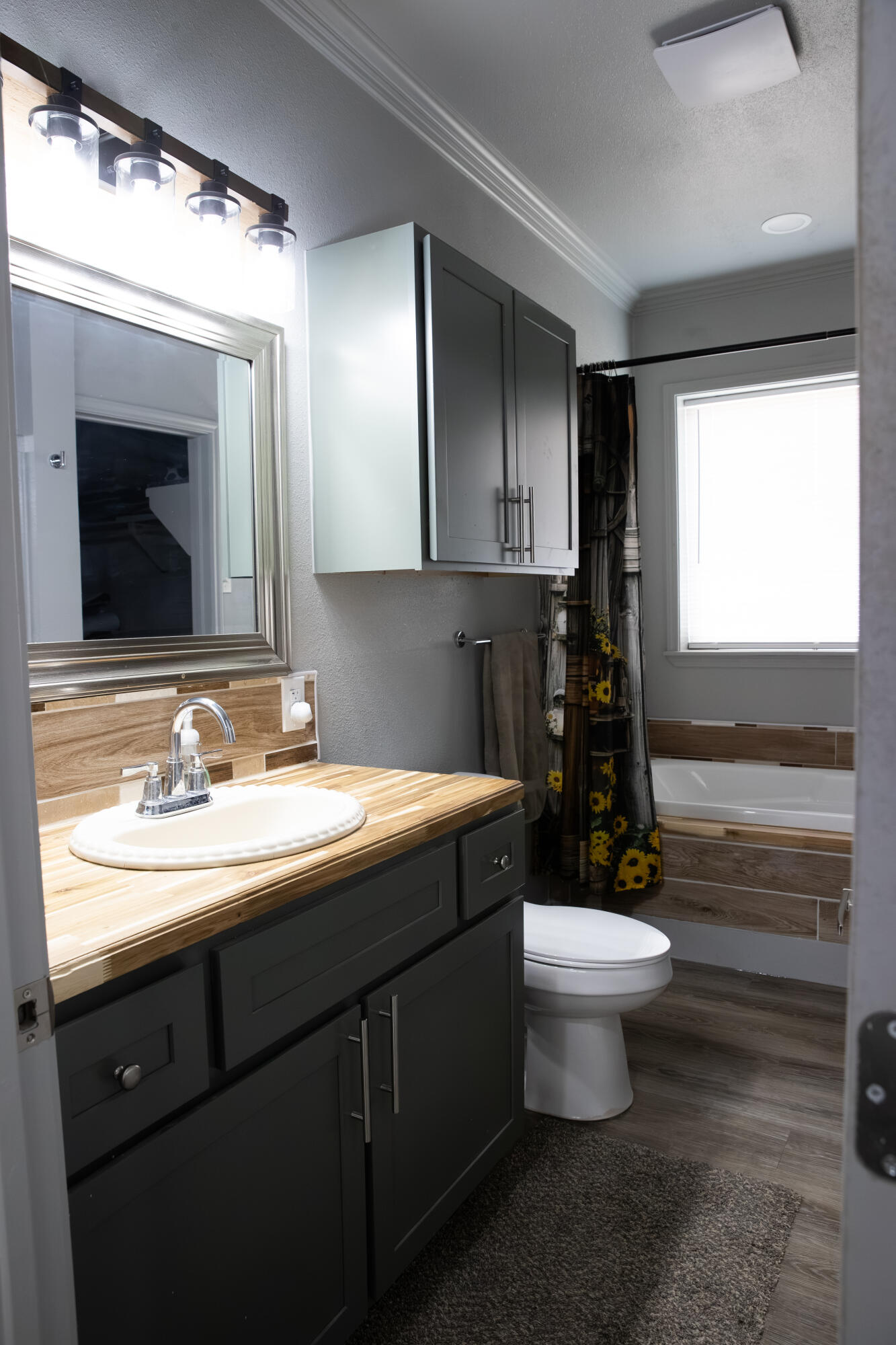 8233 County Road 6440 Lubbock, TX 79416 - Photo 12 of 25 primary bathroom
