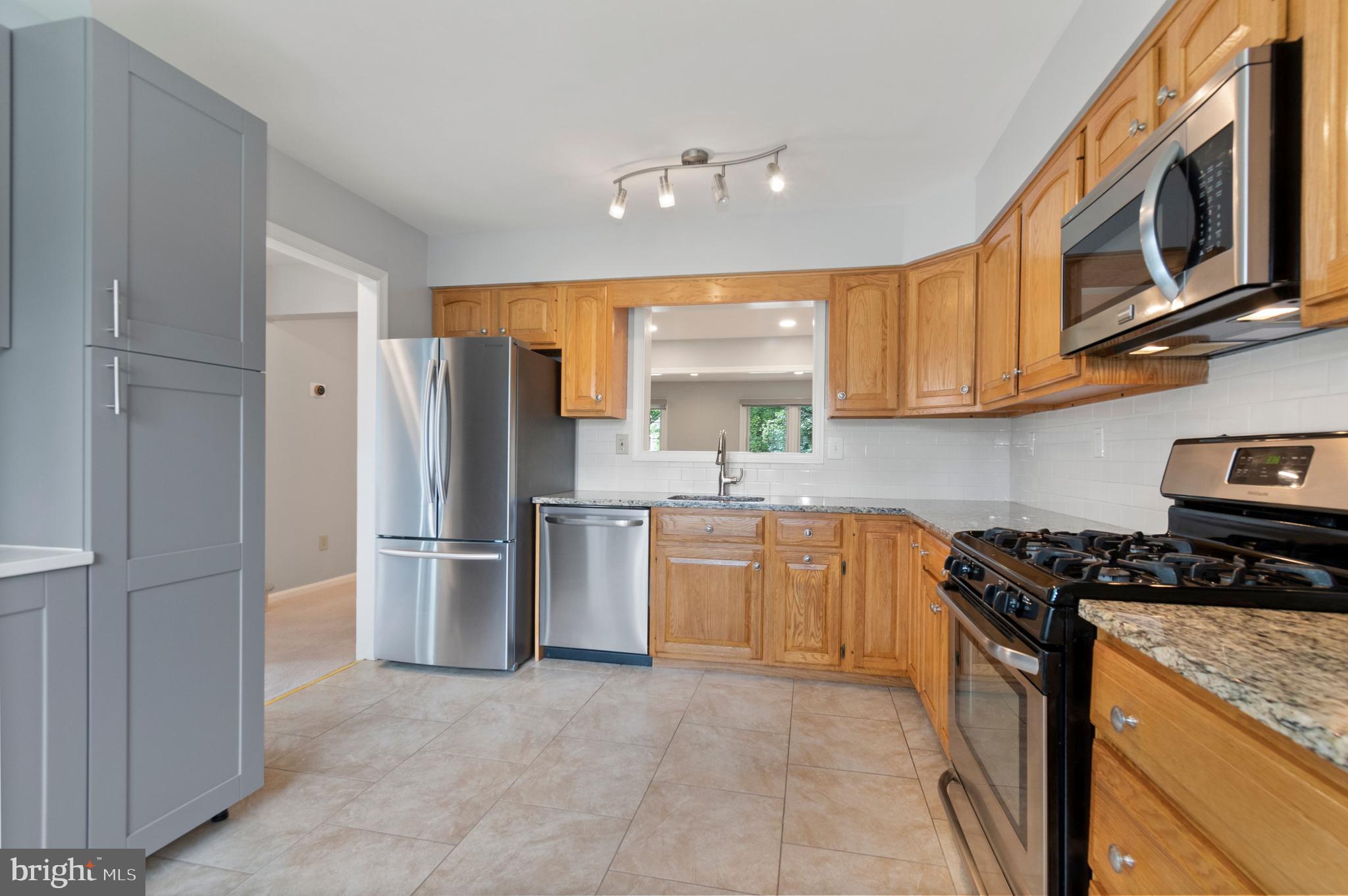 9041 Ottawa Place Silver Spring, MD 20910 - Photo 3 of 33