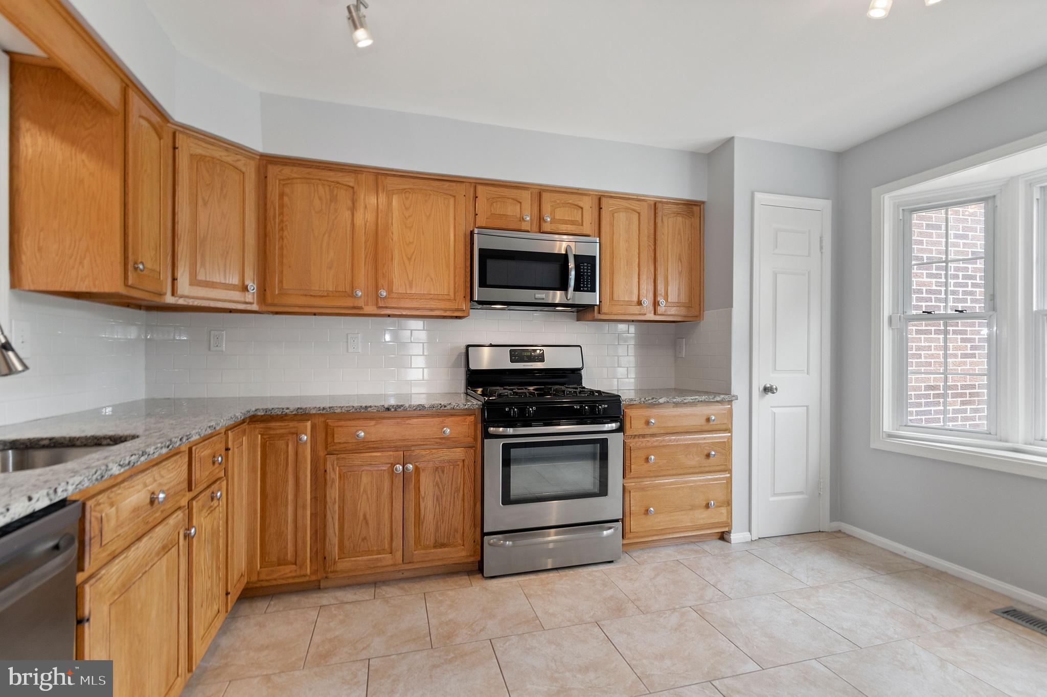 9041 Ottawa Place Silver Spring, MD 20910 - Photo 4 of 33
