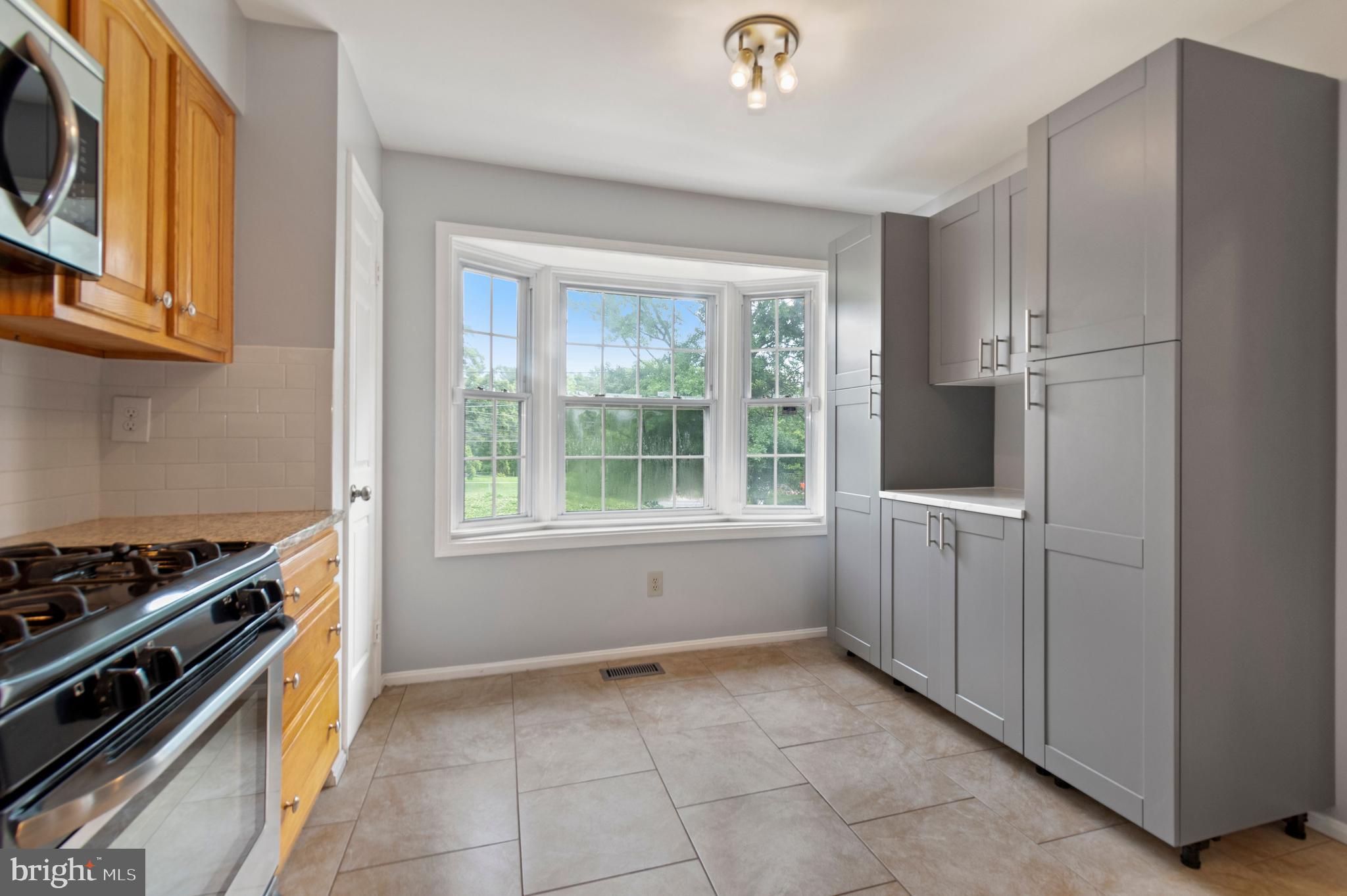 9041 Ottawa Place Silver Spring, MD 20910 - Photo 5 of 33
