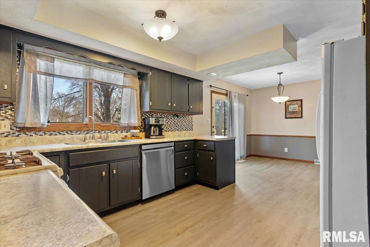 124 Augie Court Chatham, IL 62629 - Photo 11 of 44