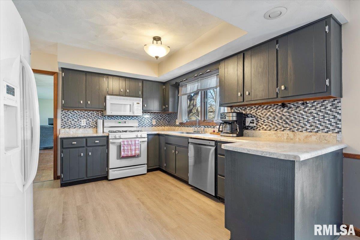 124 Augie Court Chatham, IL 62629 - Photo 12 of 44