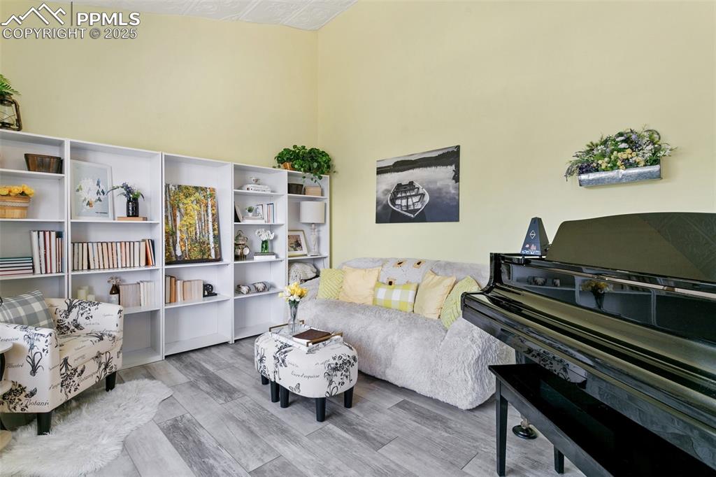 2960 Rio Vista Drive Colorado Springs, CO 80917 - Photo 4 of 32 a living room with furniture and wooden floor