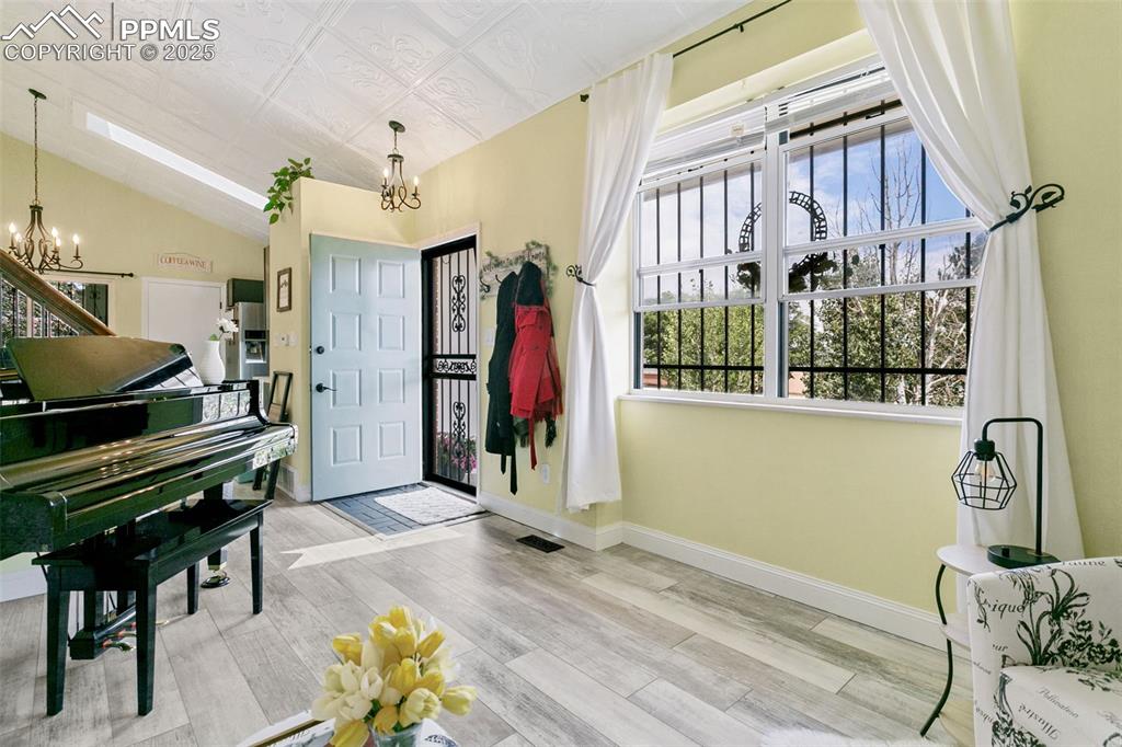 2960 Rio Vista Drive Colorado Springs, CO 80917 - Photo 6 of 32 a view of a livingroom with furniture and a window