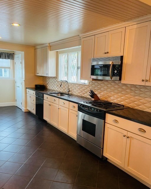 16 Hurlcroft Road Milton, MA 02186 - Photo 10 of 30 Gallery Image 10