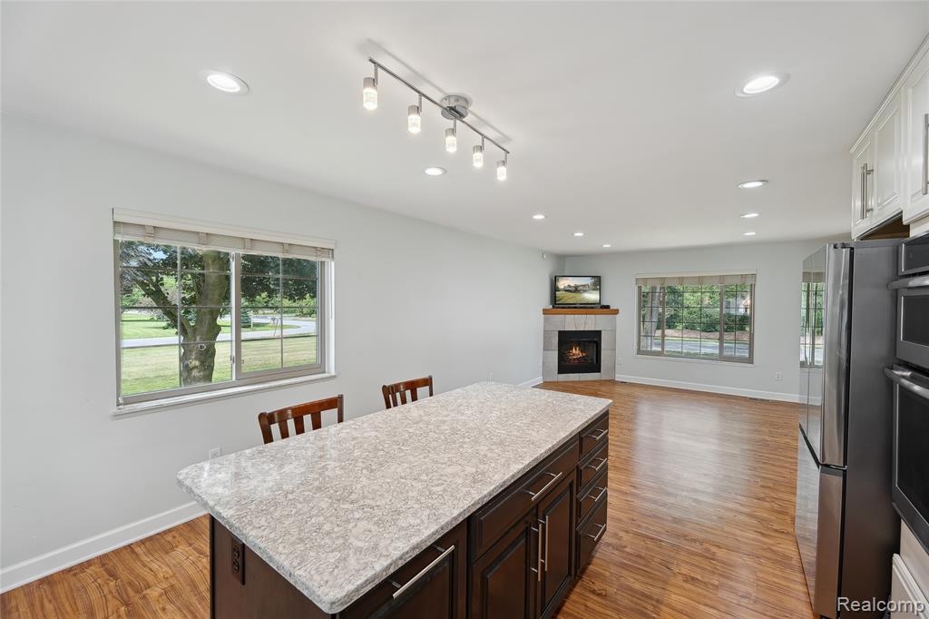 3395 West Maple Road Wixom, MI 48393 - Photo 10 of 50