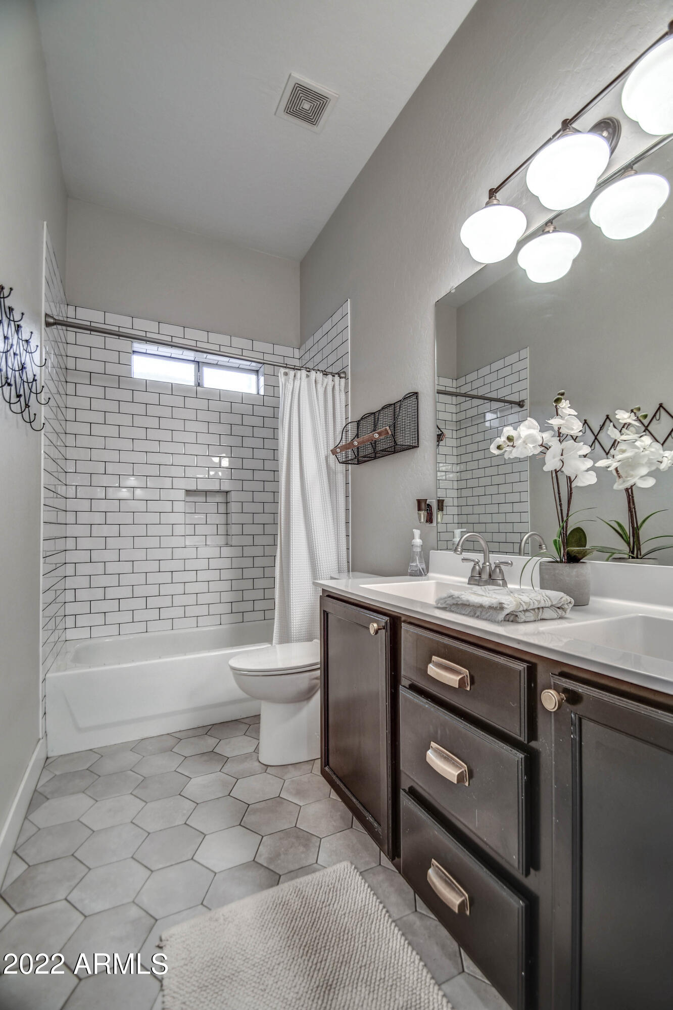 103 East Elgin Street Gilbert, AZ 85295 - Photo 14 of 38 BATH 3, 2