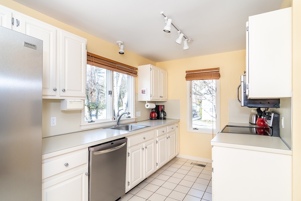 4 Lakespur, Unit 4 Wayland, MA 01778 - Photo 6 of 17